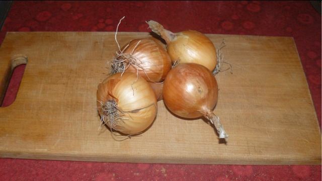 Жареный морской окунь с луком. Ммм… вкуснятина. смотреть онлайн