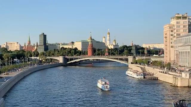 Москва лето 2022 Патриарший мост смотреть онлайн