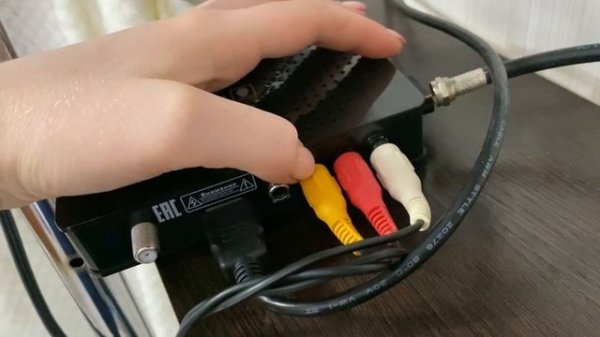 Как подключить ТВ приставку через тюльпаны