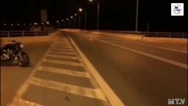 Suzuki GSXR 1000 K7 Brutal sound...... смотреть онлайн