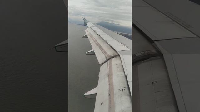 Посадка в Аэропорт Ванкувер. landing in the Vancouver Airport Air Canada flight (AC251) смотреть онлайн