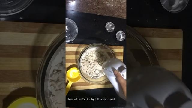 Making chapati/roti dough using philips hand mixer . смотреть онлайн