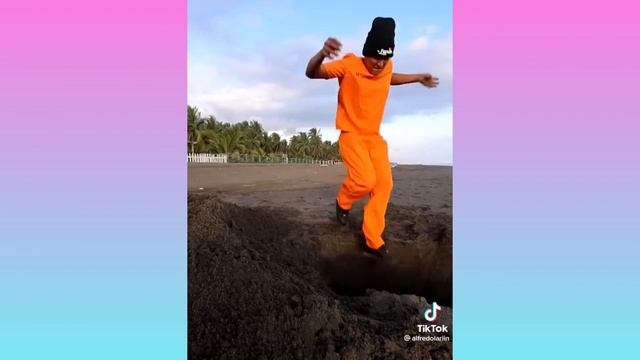SE QUEMO LA CASA DE LARIN ? | LOCOS TIKTOK DE ALFREDO LARIN | LAS MEJORES COMEDIAS MAS DIVERTIDAS