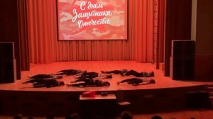 Танец девочек 11 класса на 23 февраля.