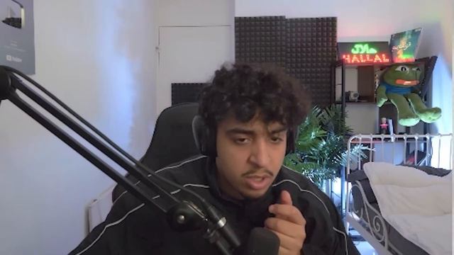 J'AI TELECHARGÉ UN VIRUS EN LIVE SUR TWITCH смотреть онлайн