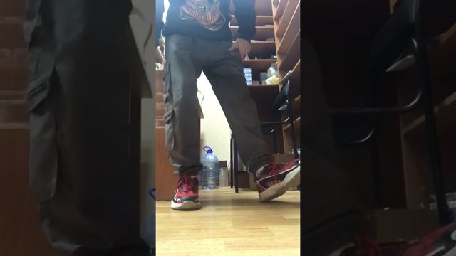 Шаффл - вариация Y-step 2.0 (B-boy версия), часть 2 - как научиться танцевать (обучение танцам) смотреть онлайн