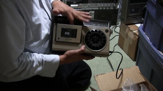 *SOLD* Unbox National Panasonic RQ-543ADS MW SW1 SW2 Radio Cassette Recorder world voltage 4D Cell смотреть онлайн