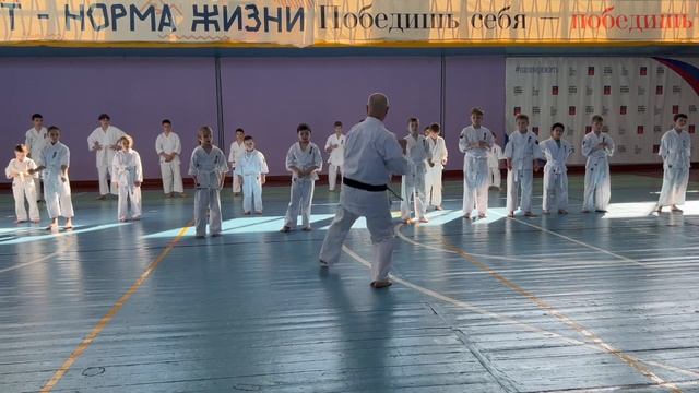Кёкусинкай Кандалакша / Кихон в перемещении на 10-й кю / Сэйкэн аго-ути в Сантин-дати (7.05.23)