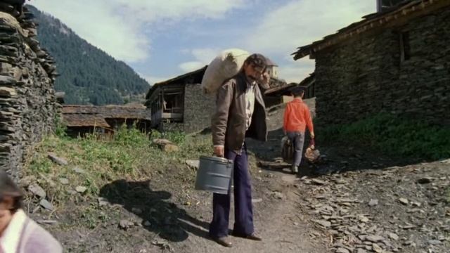 Здороваться надо (из к/ф «Мимино») смотреть онлайн