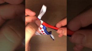 Мастер - класс "Плетение фенечек из атласных лент цвета триколор"  ко Дню России