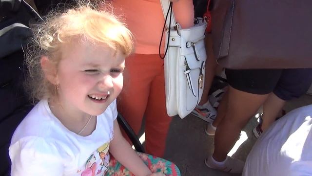 Парад в Диснейленде в Париже. Июнь 2015г. Magic Parade at Disneyland in Paris. June 2015. смотреть онлайн