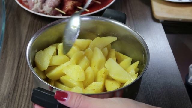 Готовим дома шашлык в духовке с картофелем смотреть онлайн