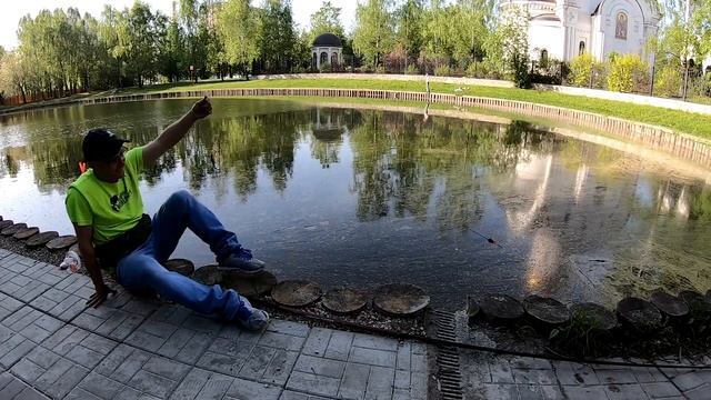 Рыбалка в Москве. На рыбалку перед работой и в обед. Пруд зеленка - ротан, карась. Работа и хобб смотреть онлайн