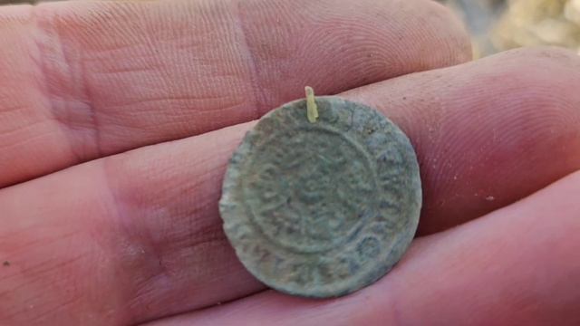 Thrilling ancient coins discovered - Metal Detecting UK смотреть онлайн