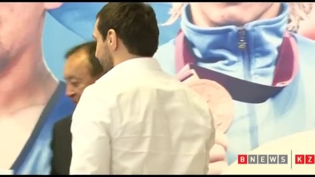 Награждение Олимпийцев-борцов в Астане смотреть онлайн