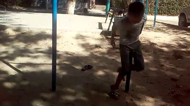 Нуб на турнике