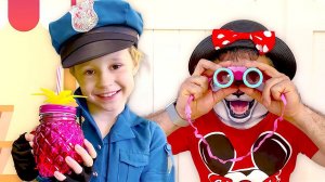 Настя играет в полицейского и шьёт маски