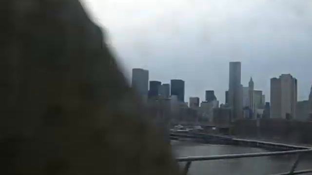 A train ride across the Manhattan Bridge into Brooklyn/Из Манхэттена в Бруклин смотреть онлайн