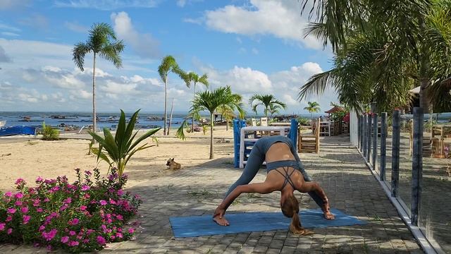 Комплекс упражнений для стройных ног/ Улучшаем баланс/ Йога для красоты и стройности смотреть онлайн