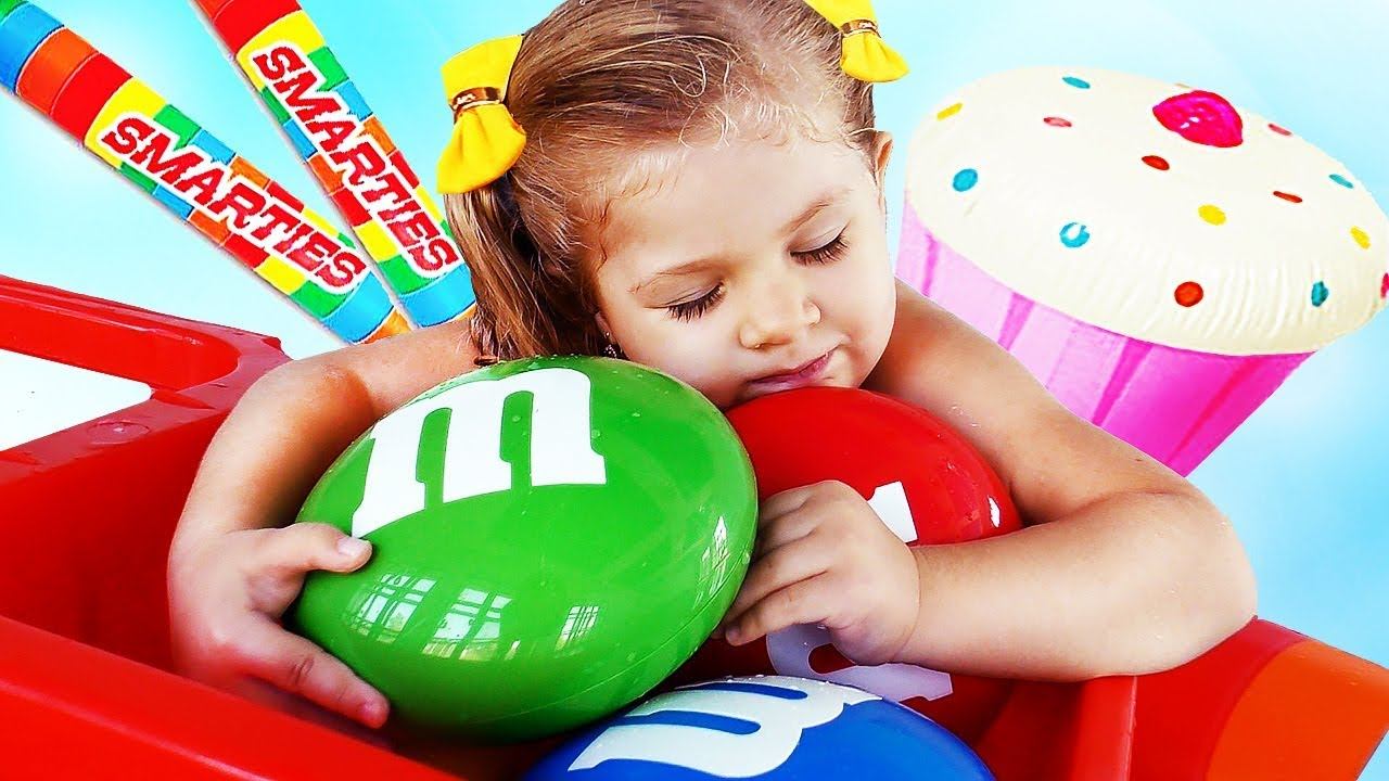 Bad Kid Steals Candy IRL Learn colors with JOHNY JOHNY Yes Papa song Nursery Rhymes for kids смотреть онлайн