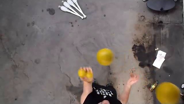 Best juggling. (in a warehouse) смотреть онлайн