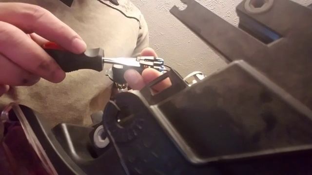 How to change LR2 2013 headlight bulb смотреть онлайн