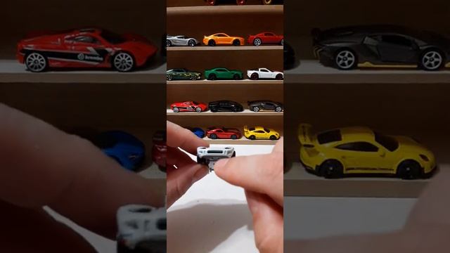 Hotwheels Then and Now Gum Ball 3000 Ford GT-40. 1:64 Scale Review. смотреть онлайн