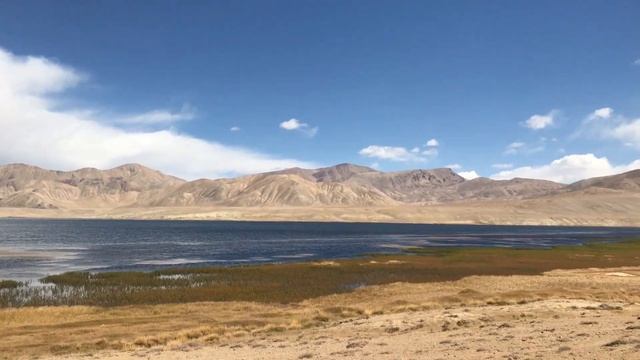 Beautiful lake in the mountains of Pamir Очень Красивое Озеро В Горах Памира смотреть онлайн