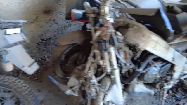 AUTO E MOTO ABBANDONATE DI OGNI GENERE Urbex Italia