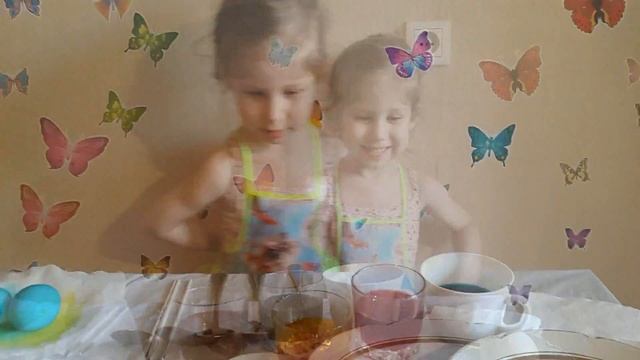 Красим яйца и печем куличи к Пасхе. Liza Dance смотреть онлайн