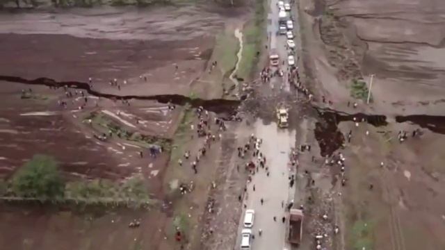 Шок! Африка треснула пополам На планете появляется новый континент смотреть онлайн