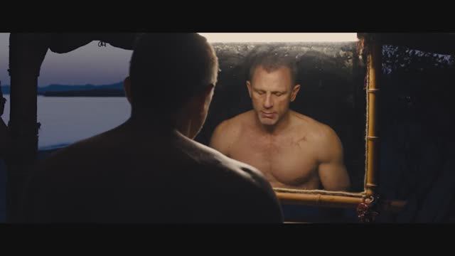 Джеймс Бонд||Adele «Skyfall» смотреть онлайн