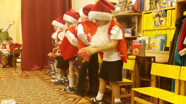 выход детей+танец гномиков смотреть онлайн