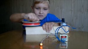 ?  Самодельный ручной электрический генератор на 220 вольт.