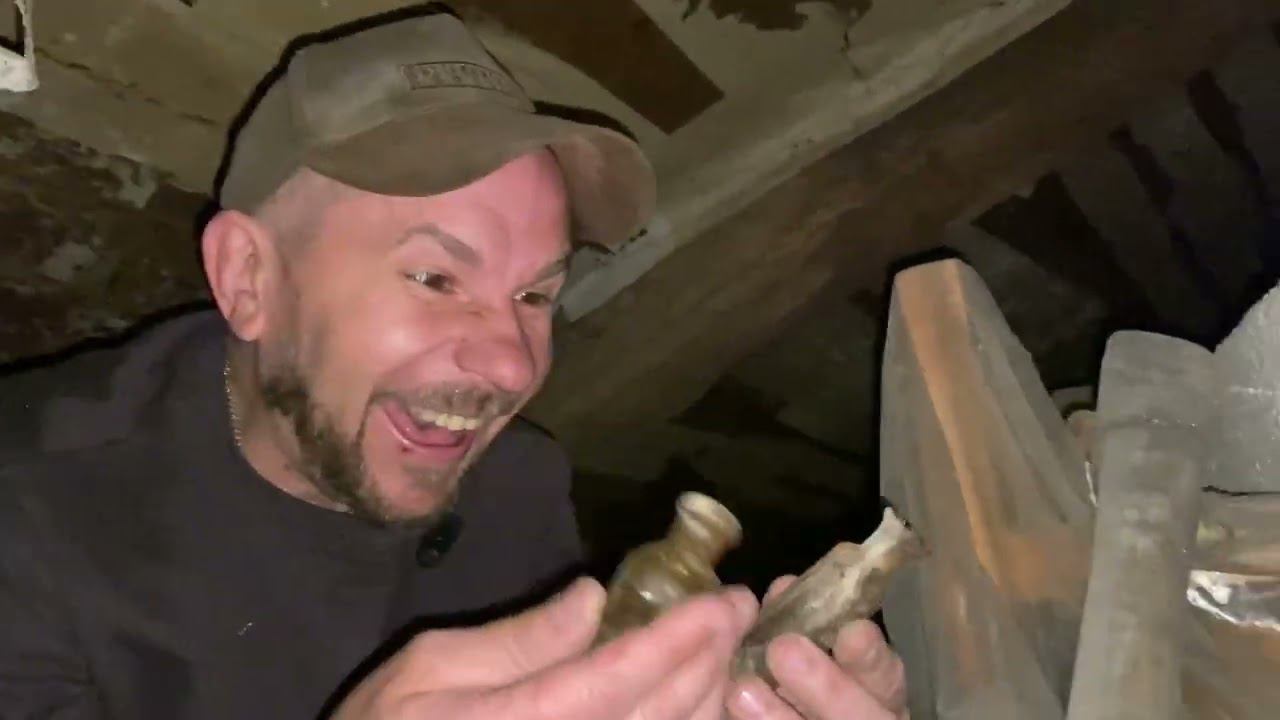 Нашли схрон 19 века в подвале заброшенного дома, много редких и ценных вещей смотреть онлайн