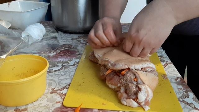 Вкусный рулет с тонкого сала. смотреть онлайн