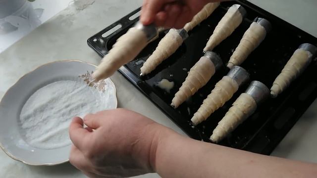 ТРУБОЧКИ ИЗ СЛОЁНОГО ТЕСТА смотреть онлайн