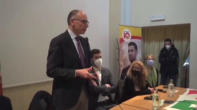 TAPPA A LODI PER ENRICO LETTA смотреть онлайн