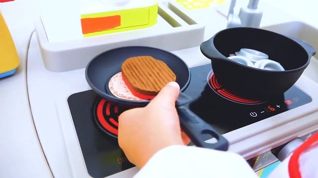 Vlad, Nikita et Maman jouent au restaurant смотреть онлайн