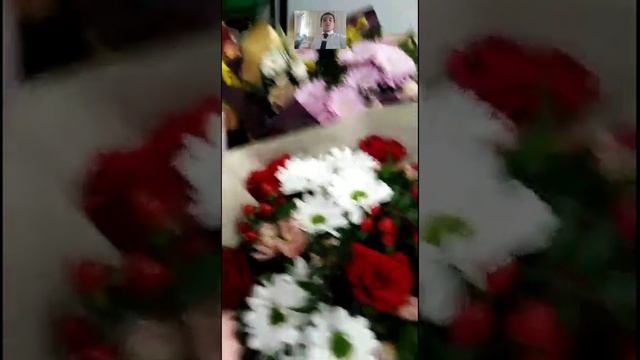 Сколько стоит букеты цветов ?? смотреть онлайн
