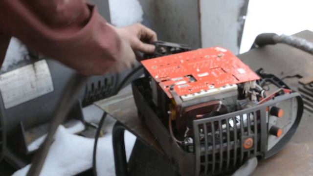 Профилактическая чистка сварочного аппарата сжатым воздухом смотреть онлайн