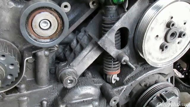 Как заменить натяжитель ручейкового ремня. Audi A6C5 2.5 TDI. смотреть онлайн