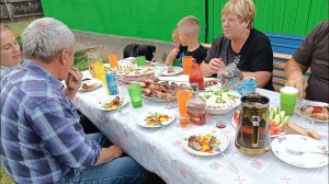 Отдыхаем от повседневной суеты на улице !!!