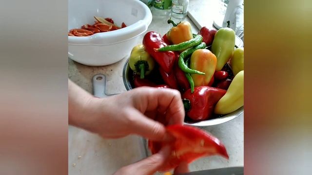 ОЧЕНЬ ВКУСНАЯ И КРАСИВАЯ ЗАКУСКА - МАРИНОВАННЫЕ КРАСНЫЕ БОЛГАРСКИЕ ПЕРЦЫ! смотреть онлайн
