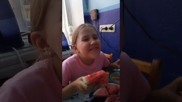 Как правильно есть арбуз))) смотреть онлайн