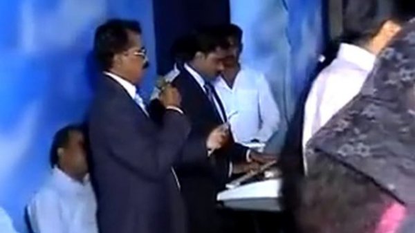 Famous Malayalam Christian Song "Vanna vazhigal"