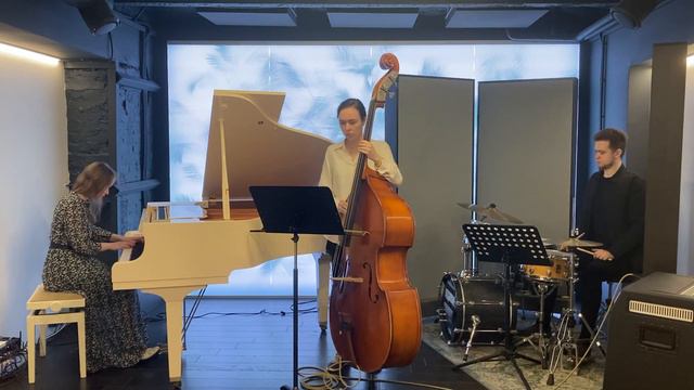 "Ветер с востока" / "The Wind from the East" / смотреть онлайн