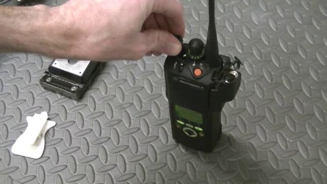 Motorola XTS5000 Model II Q-Split UHF (380-470mhz) смотреть онлайн