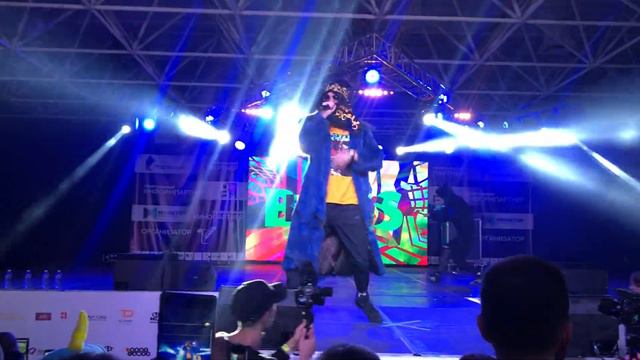 Big Russian Boss - Выходит на сцену и стебёт косплееров | Краснодар Киберкон 2019 смотреть онлайн