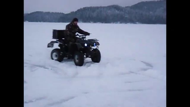 Дрифт на подростковом квадроцикле по льду смотреть онлайн